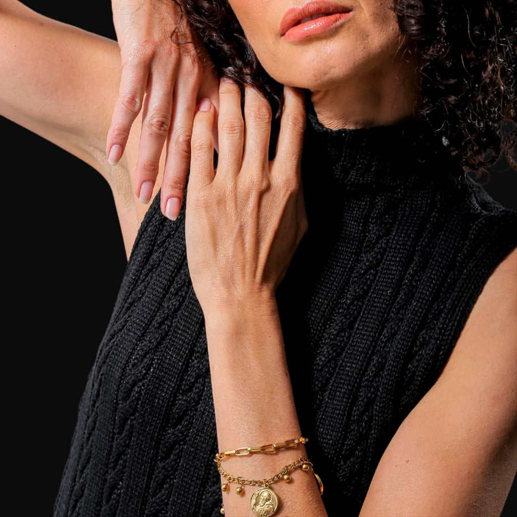 Pulseira Feminina São Bento Banhada a Ouro 18K em Aço Cirúrgico 316L, Ajustável, Proteção Espiritual, Fé Cristã, Afasta Energias Negativas e Inveja, Semijoia de Luxo – Acompanha Bolsa de Veludo