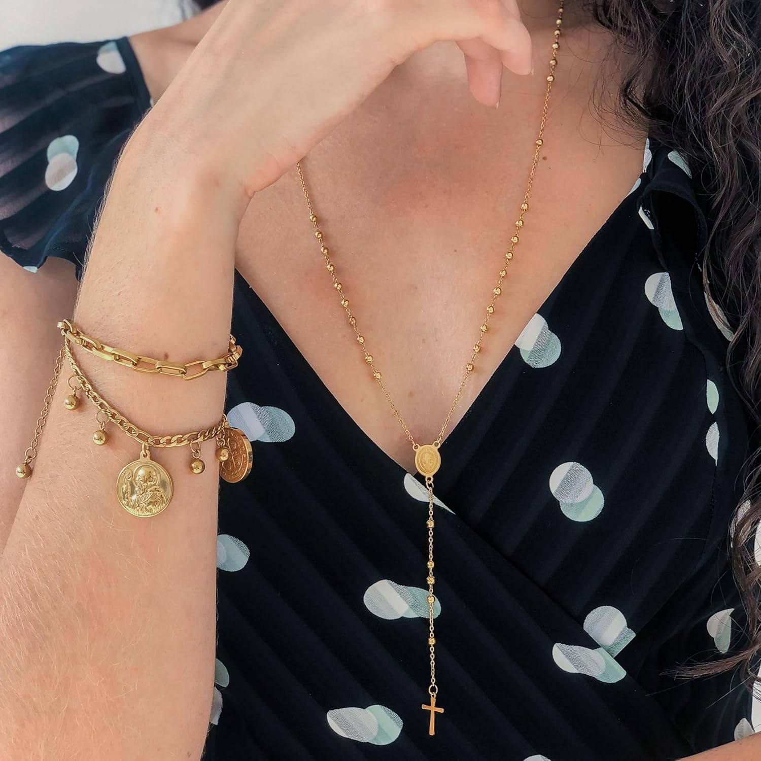 Pulseira Feminina São Bento Banhada a Ouro 18K em Aço Cirúrgico 316L, Ajustável, Proteção Espiritual, Fé Cristã, Afasta Energias Negativas e Inveja, Semijoia de Luxo – Acompanha Bolsa de Veludo