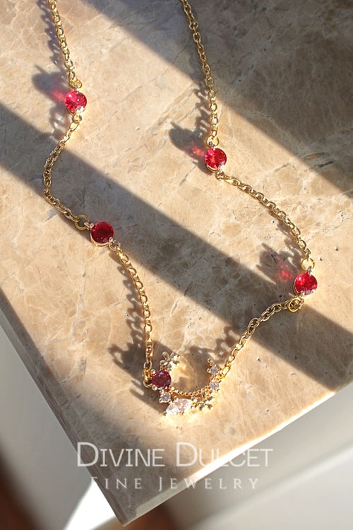Colar Jardim Encantado com Zircônia Vermelha Folheado a Ouro 24k